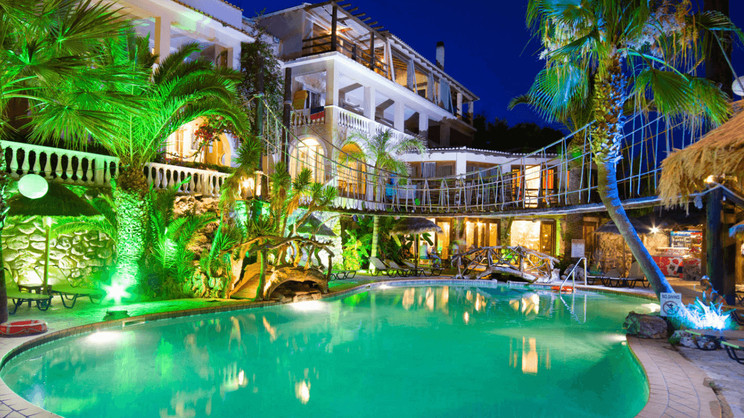 Gloria Maris Hotel Suites & Villas